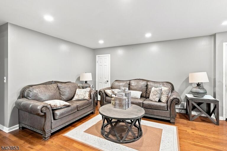 Property listing MLS 4047507 photo 5