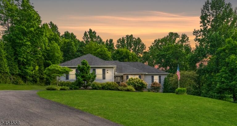 Property listing MLS 4047510 photo 1