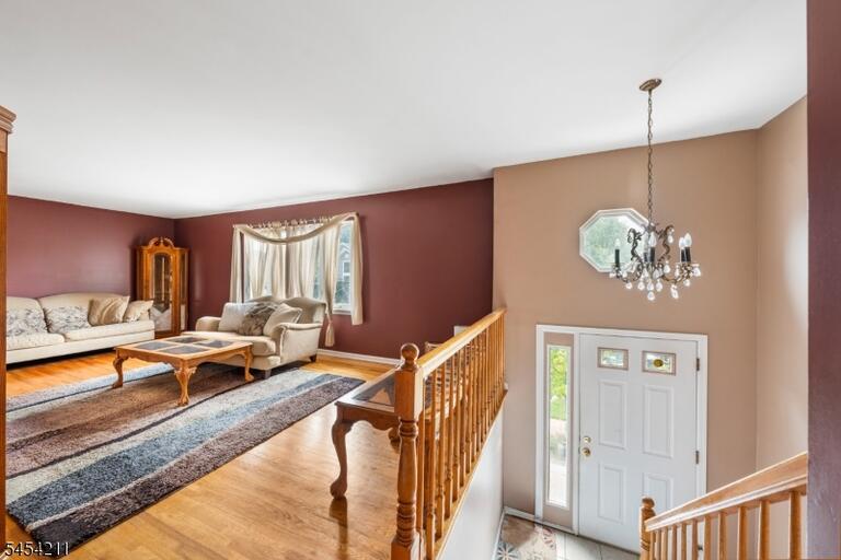 Property listing MLS 4047527 photo 3