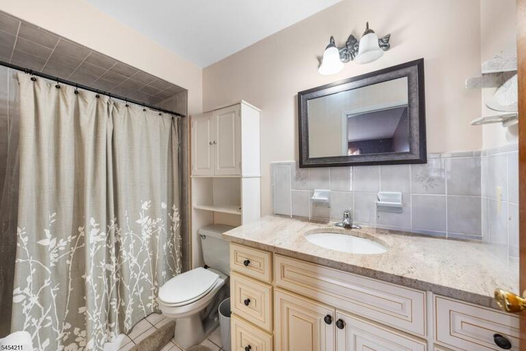 Property listing MLS 4047527 photo 9