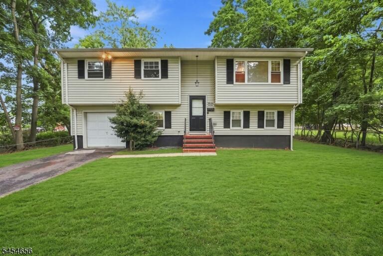 Property listing MLS 4047543 photo 1