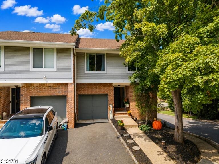 Property listing MLS 4047697 photo 1