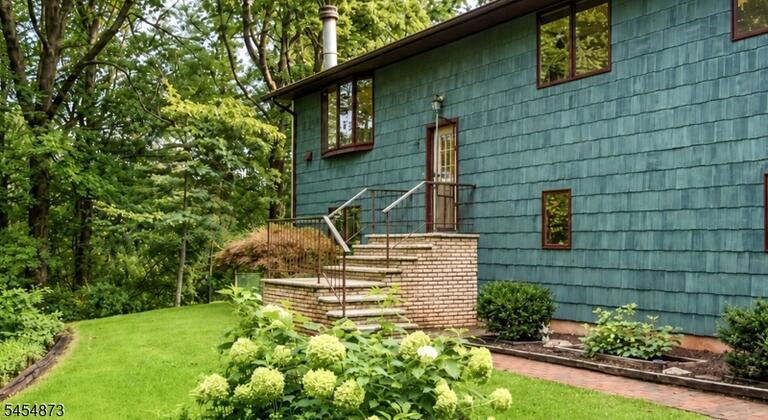 Property listing MLS 4047741 photo 3