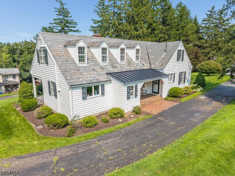 Property listing MLS 4047746 photo 2