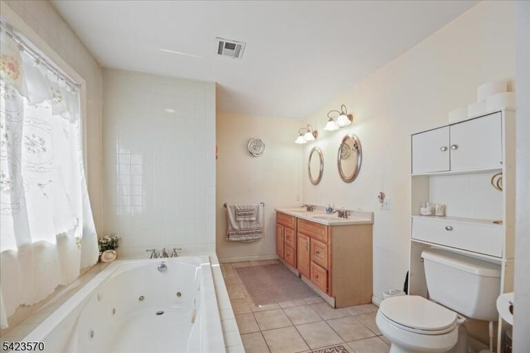 Property listing MLS 4047759 photo 16