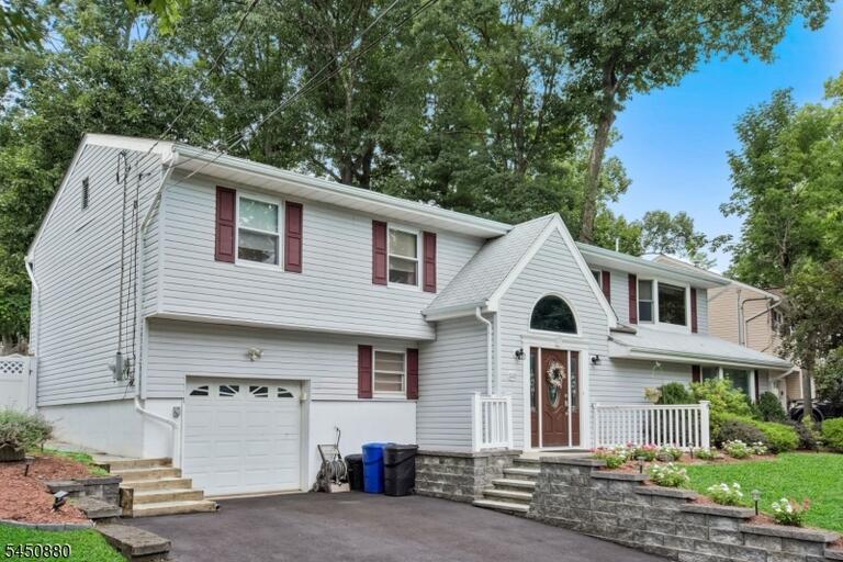 Property listing MLS 4047789 photo 2