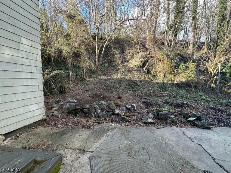 Property listing MLS 4047844 photo 3