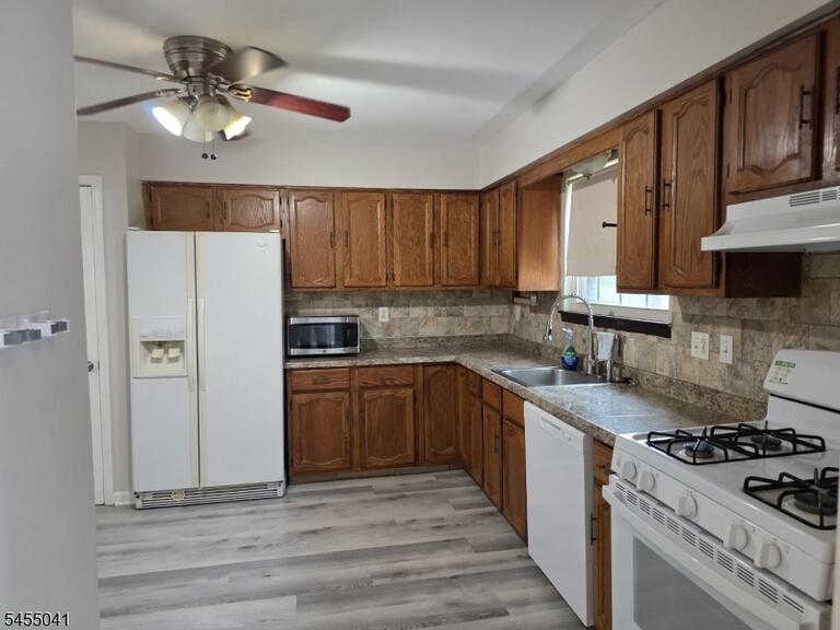 Property listing MLS 4047858 photo 3