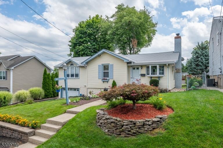 Property listing MLS 4047867 photo 2
