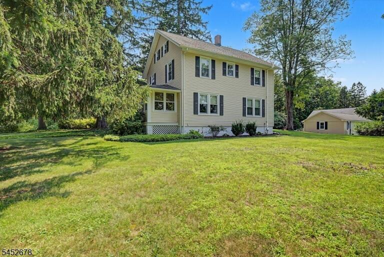 Property listing MLS 4047876 photo 2