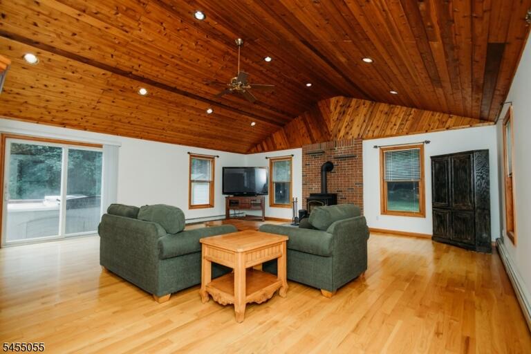 Property listing MLS 4047881 photo 15