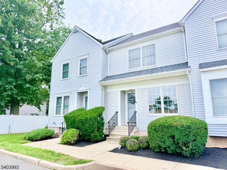 Property listing MLS 4047891 photo 2