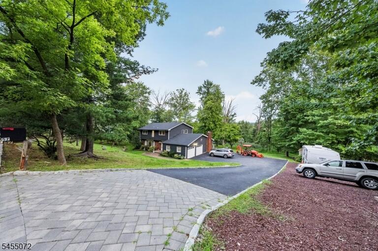 Property listing MLS 4047999 photo 1