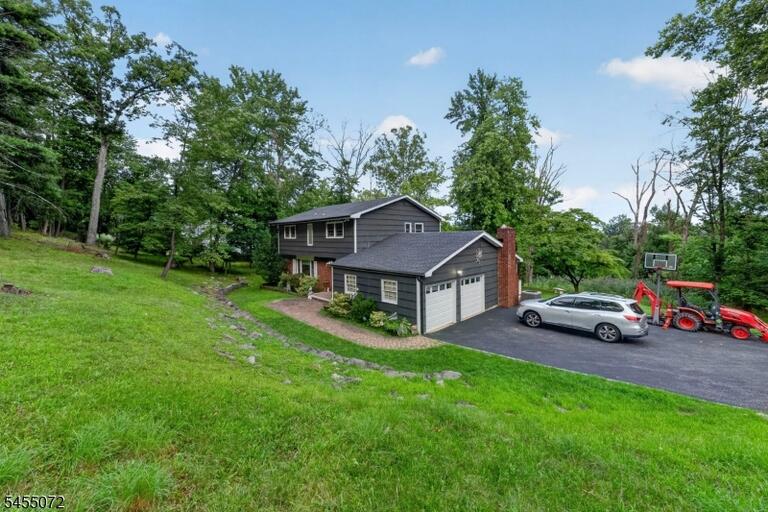 Property listing MLS 4047999 photo 2