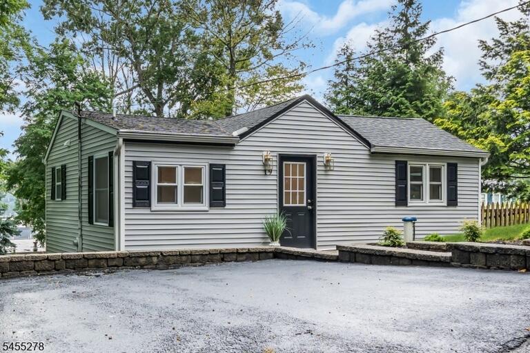 Property listing MLS 4048080 photo 2
