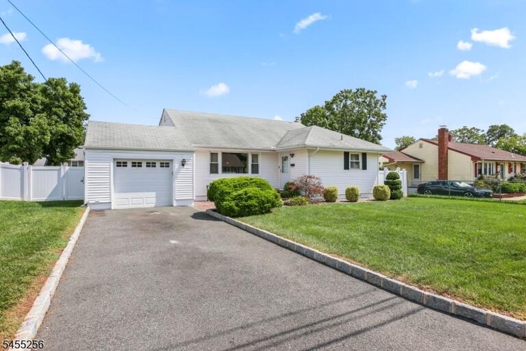 Property listing MLS 4048085 photo 1