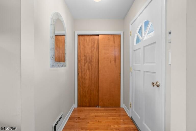 Property listing MLS 4048085 photo 4
