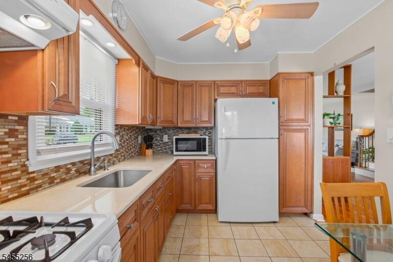 Property listing MLS 4048085 photo 9