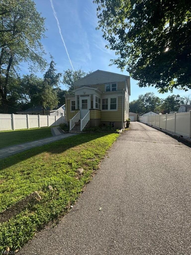 Property listing MLS 4048091 photo 2