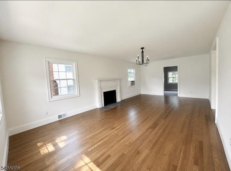 Property listing MLS 4048100 photo 4