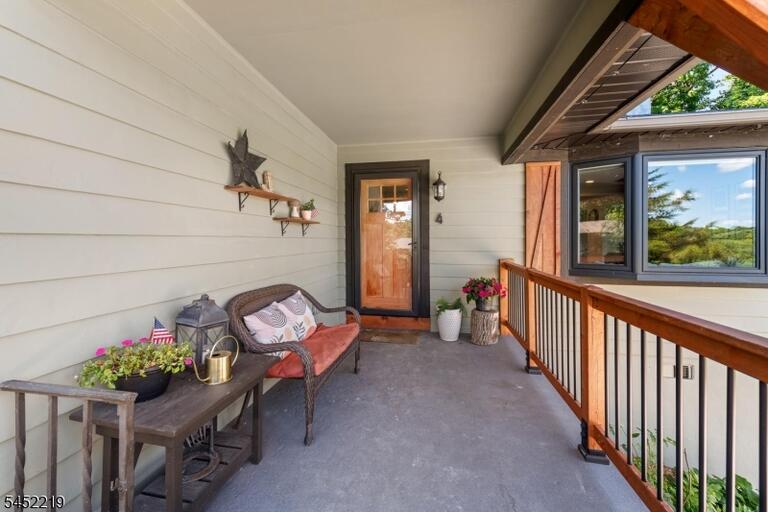 Property listing MLS 4048116 photo 5
