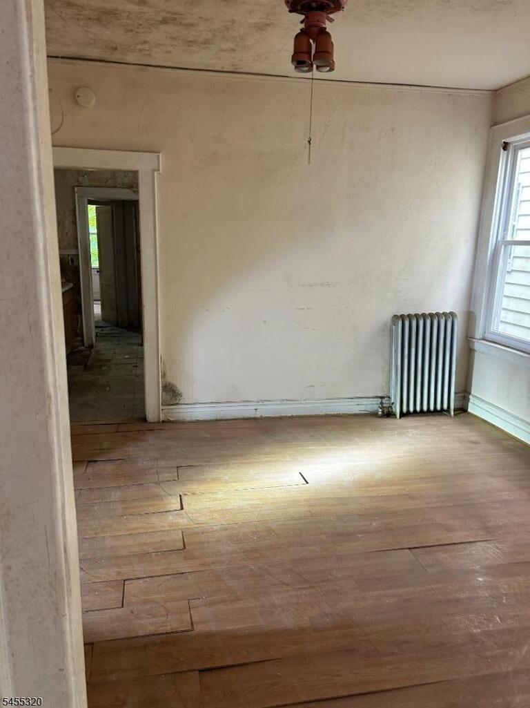 Property listing MLS 4048120 photo 4