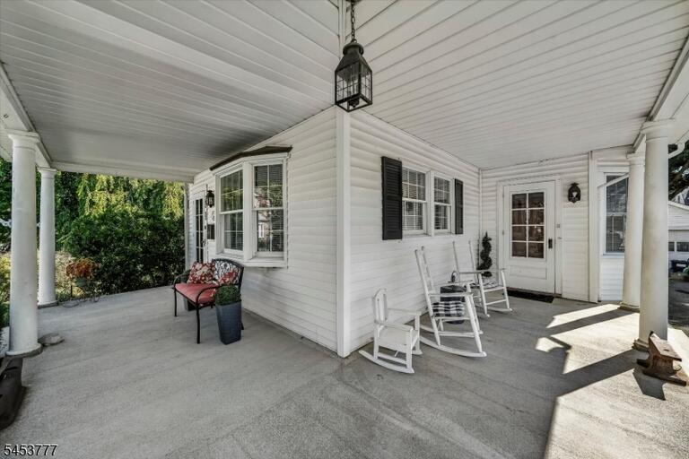 Property listing MLS 4048126 photo 11