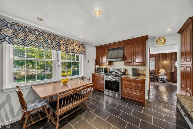Property listing MLS 4048126 photo 17