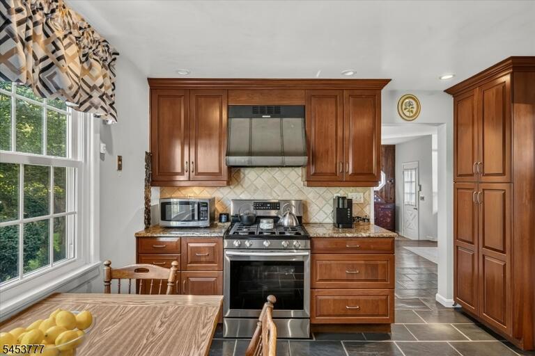 Property listing MLS 4048126 photo 21