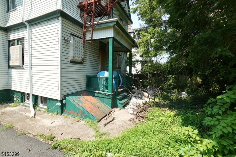 Property listing MLS 4048151 photo 2