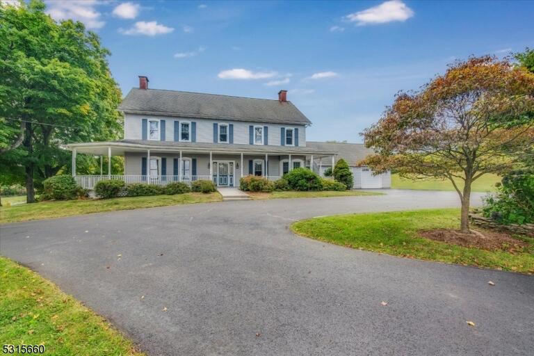 Property listing MLS 4048188 photo 2
