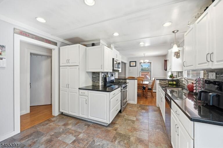 Property listing MLS 4048207 photo 10