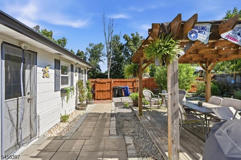 Property listing MLS 4048207 photo 22