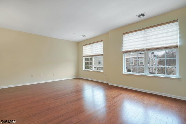 Property listing MLS 4048212 photo 4