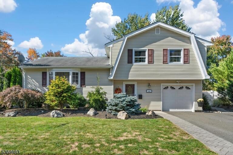 Property listing MLS 4048217 photo 1