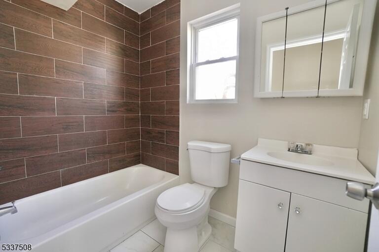 Property listing MLS 4048245 photo 12
