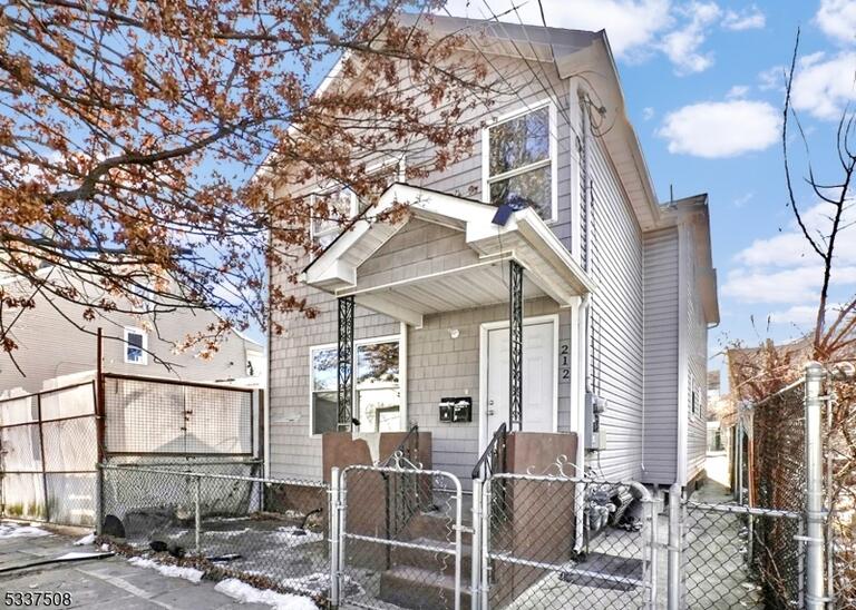 Property listing MLS 4048245 photo 2
