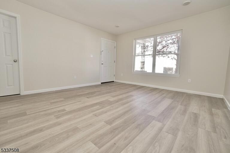 Property listing MLS 4048245 photo 3