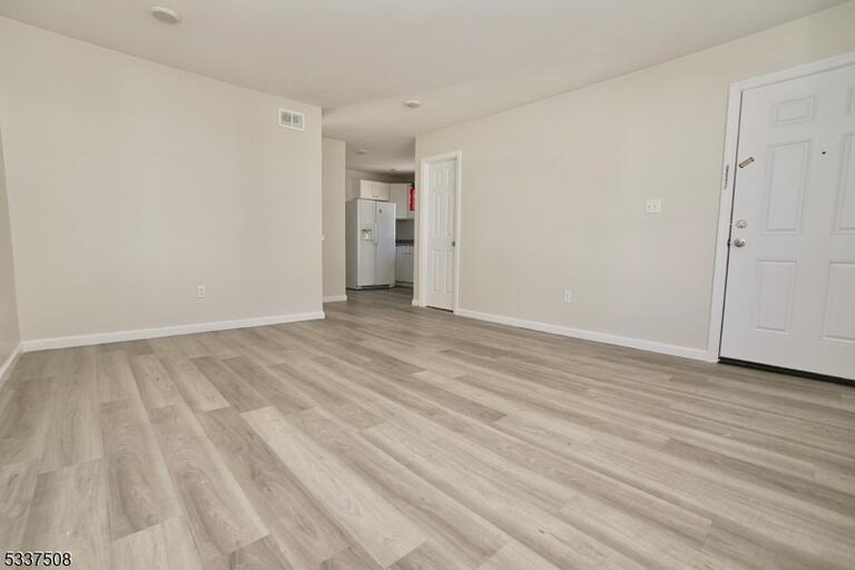 Property listing MLS 4048245 photo 4