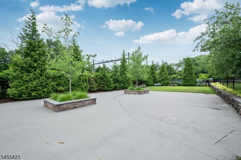 Property listing MLS 4048252 photo 23