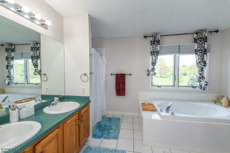 Property listing MLS 4048264 photo 18