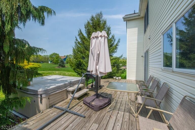 Property listing MLS 4048264 photo 3