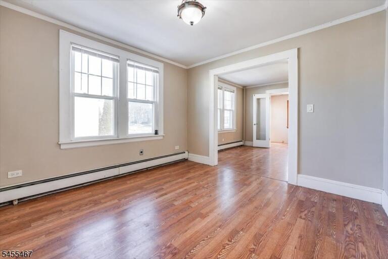 Property listing MLS 4048273 photo 9