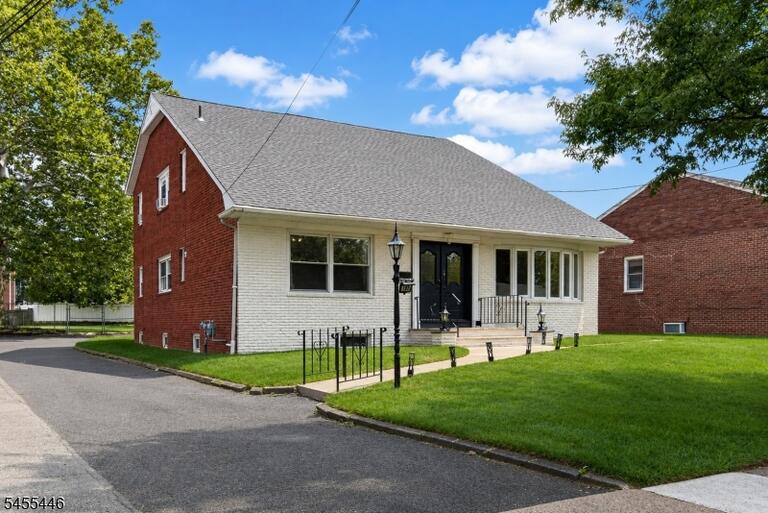Property listing MLS 4048281 photo 1
