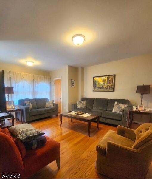 Property listing MLS 4048287 photo 2