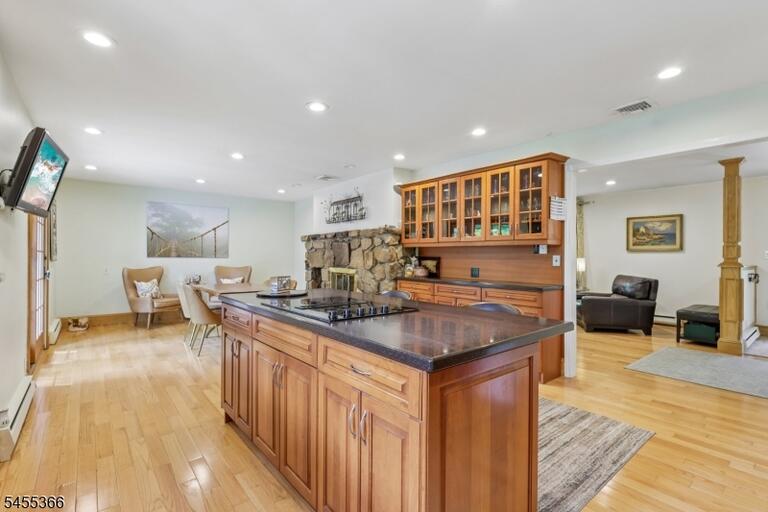 Property listing MLS 4048316 photo 14
