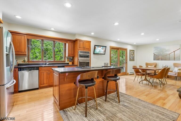 Property listing MLS 4048316 photo 15
