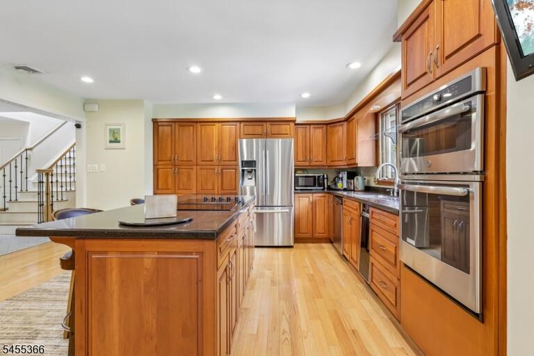Property listing MLS 4048316 photo 17