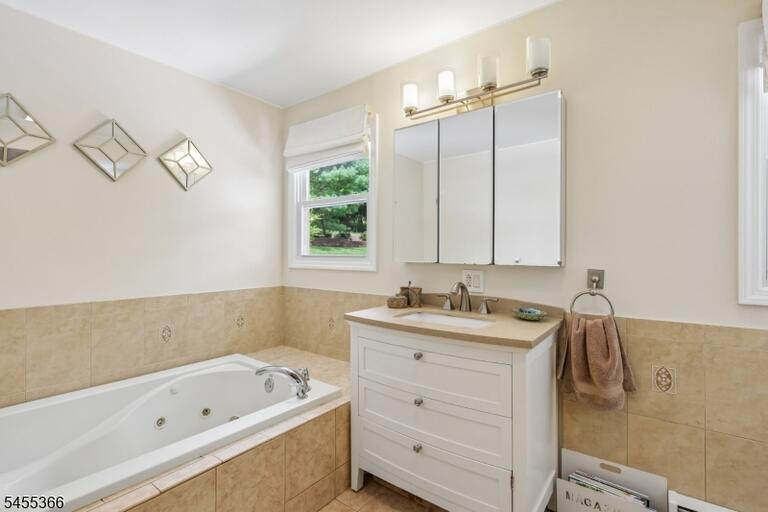 Property listing MLS 4048316 photo 23