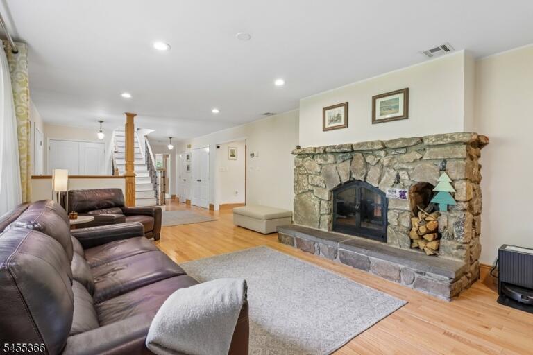 Property listing MLS 4048316 photo 8